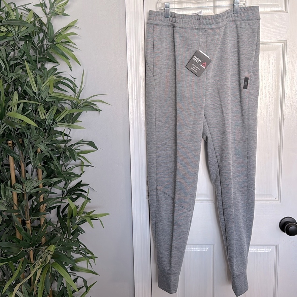 Reebok training supply knit joggers NWT L
